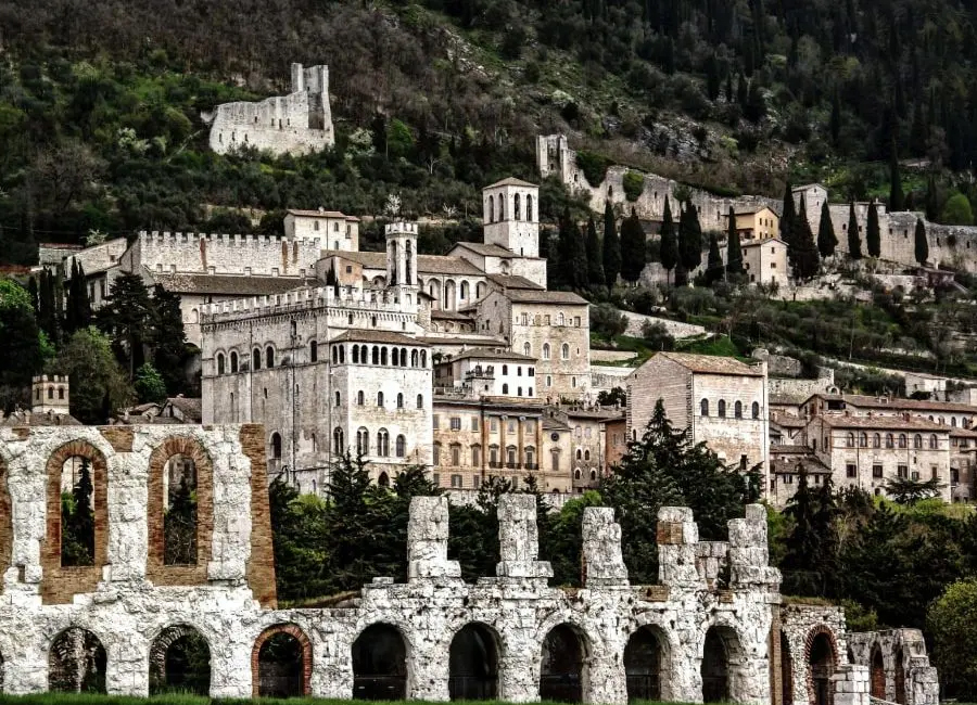 Gubbio, paesino umbro nei dintorni della casa colonica