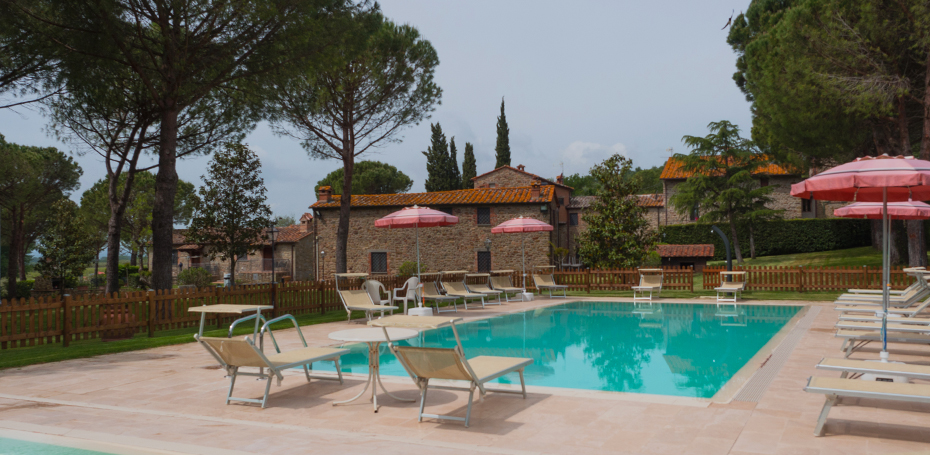 Area piscina. Vista sulla piscina per adulti