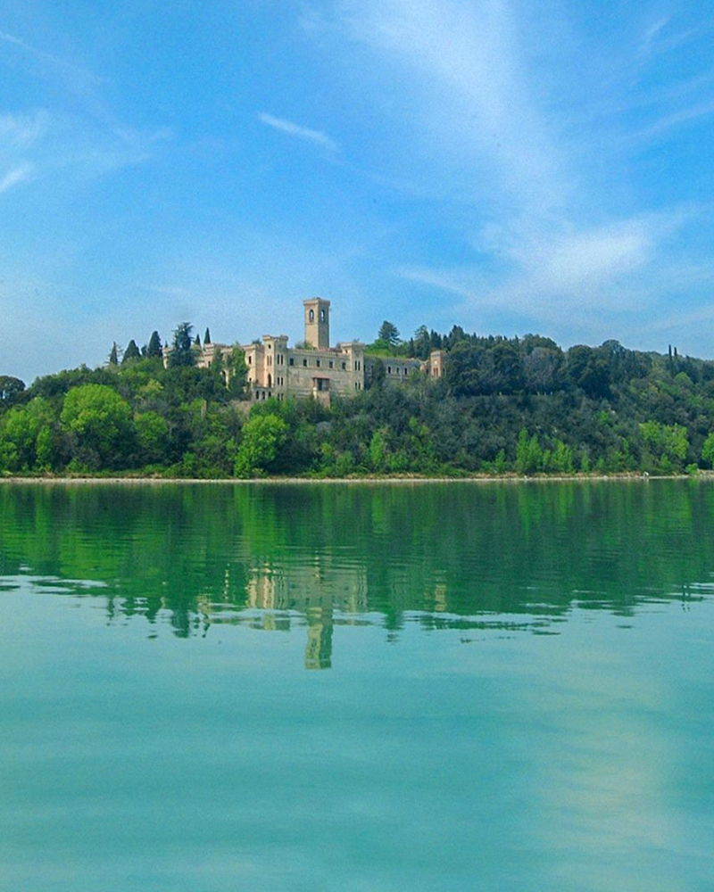 vista sull'isola minore del lago trasimeno